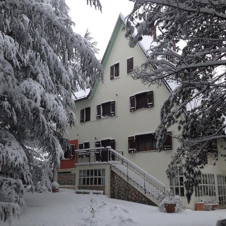 B&B Gli Scoiattoli Рока ди Медзо Екстериор снимка