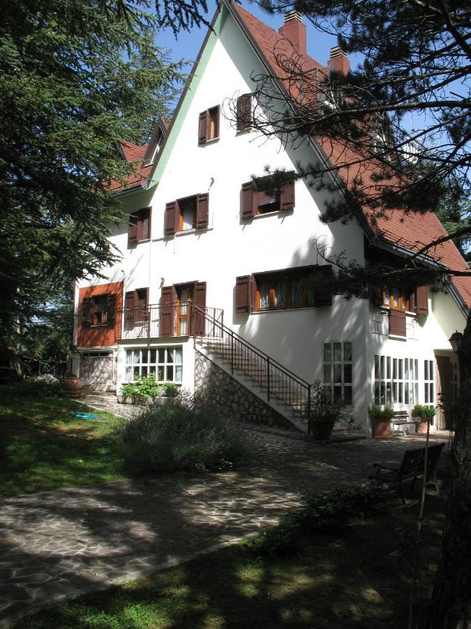 B&B Gli Scoiattoli Рока ди Медзо Екстериор снимка