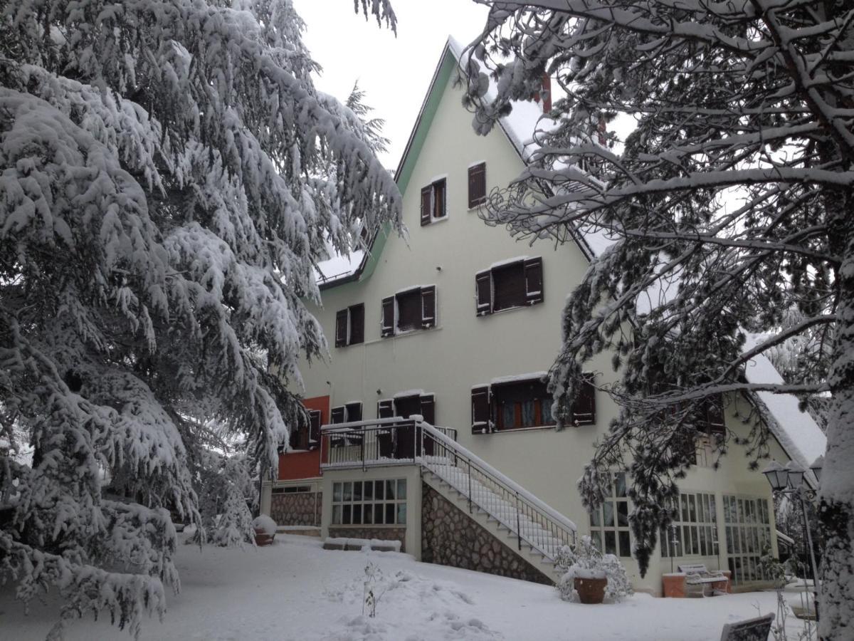 B&B Gli Scoiattoli Рока ди Медзо Екстериор снимка