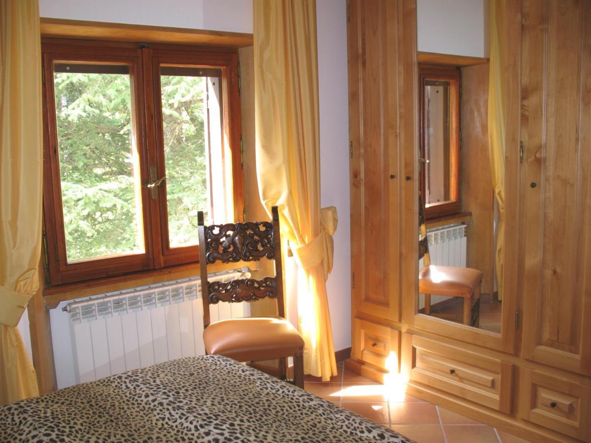 B&B Gli Scoiattoli Рока ди Медзо Екстериор снимка